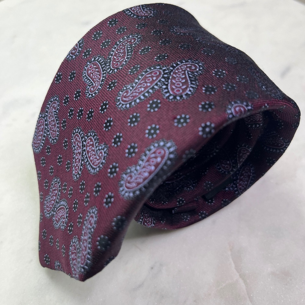 Saks Fifth Avenue BLACK Necktie Mens OS Burgundy Paisley Silk Classic Business